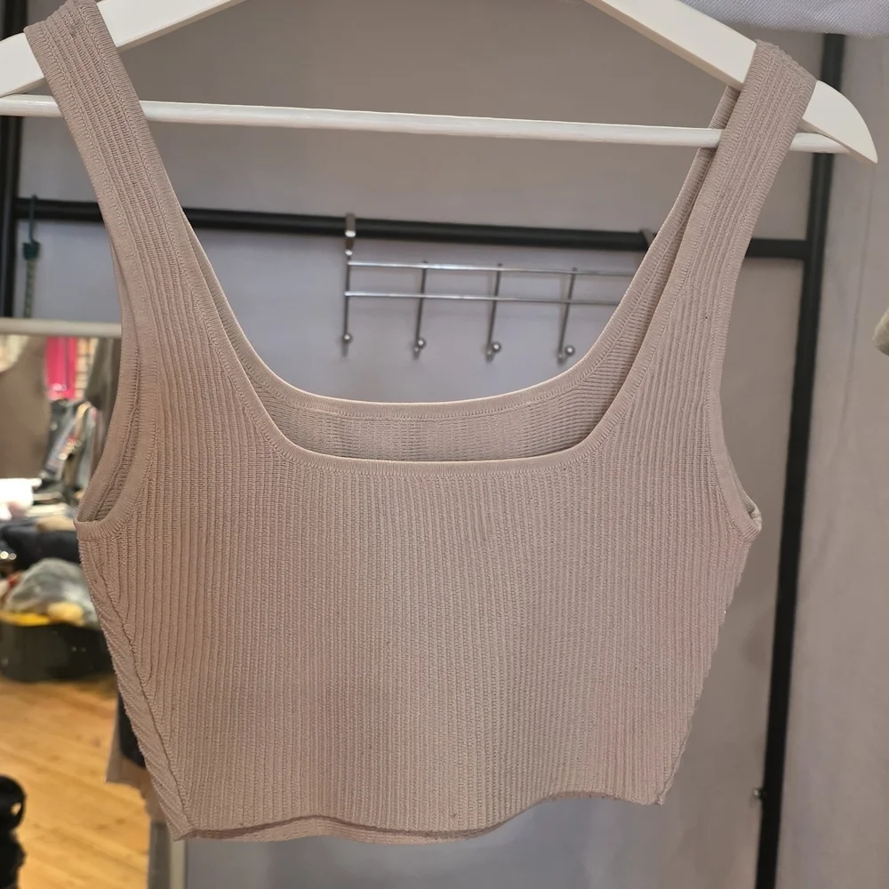 Babaton Ribbed Scoop Crop Tank — Dusty Blush - Picture 2 of 6